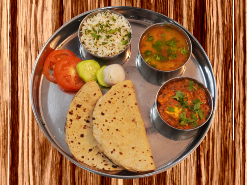 Trial meal meal plan by Warm Crave featuring roti, rice, dal, fresh salad, and vegetables. A wholesome meal option for students and professionals through our tiffin service in Bhopal.